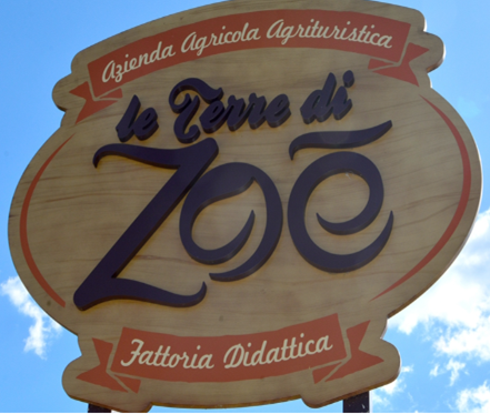 Cartello di legno "Le terre di Zoè. Fattoria didattica"